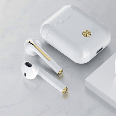 Dans la radio Earbuds de la réduction du bruit J18 TWS Bluetooth 5,0 d'oreille